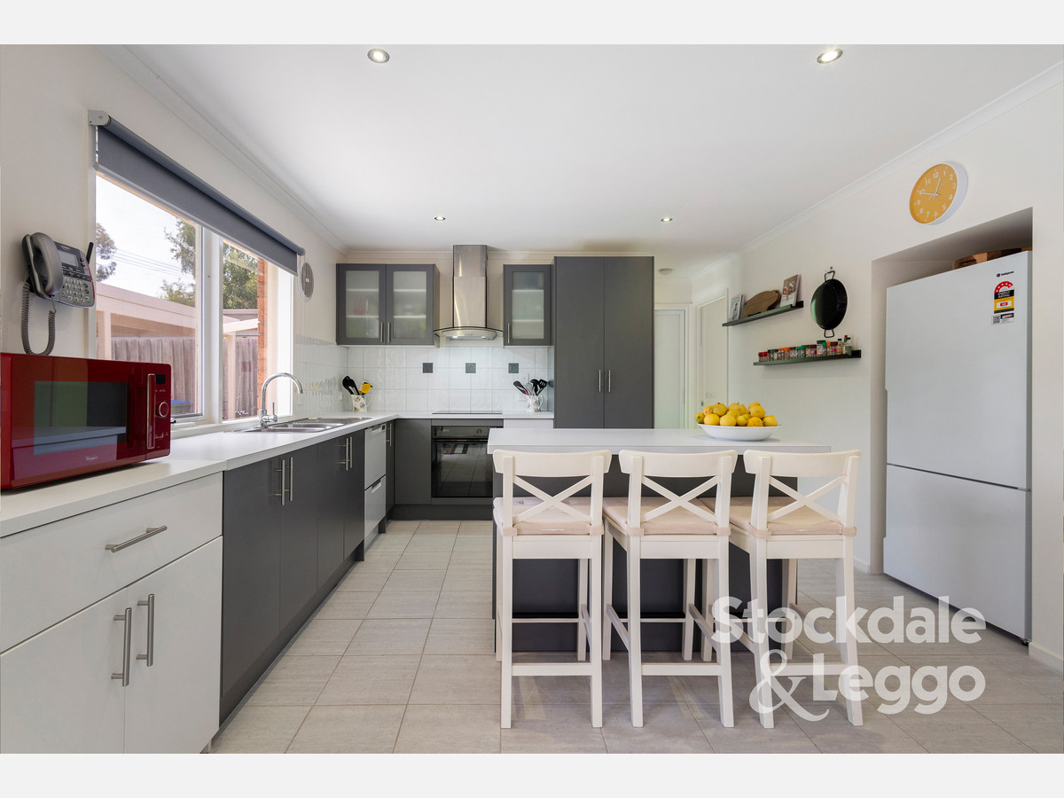 33 Bilbul Avenue, Rosebud VIC 3939, Rosebud - Thumbnail 2