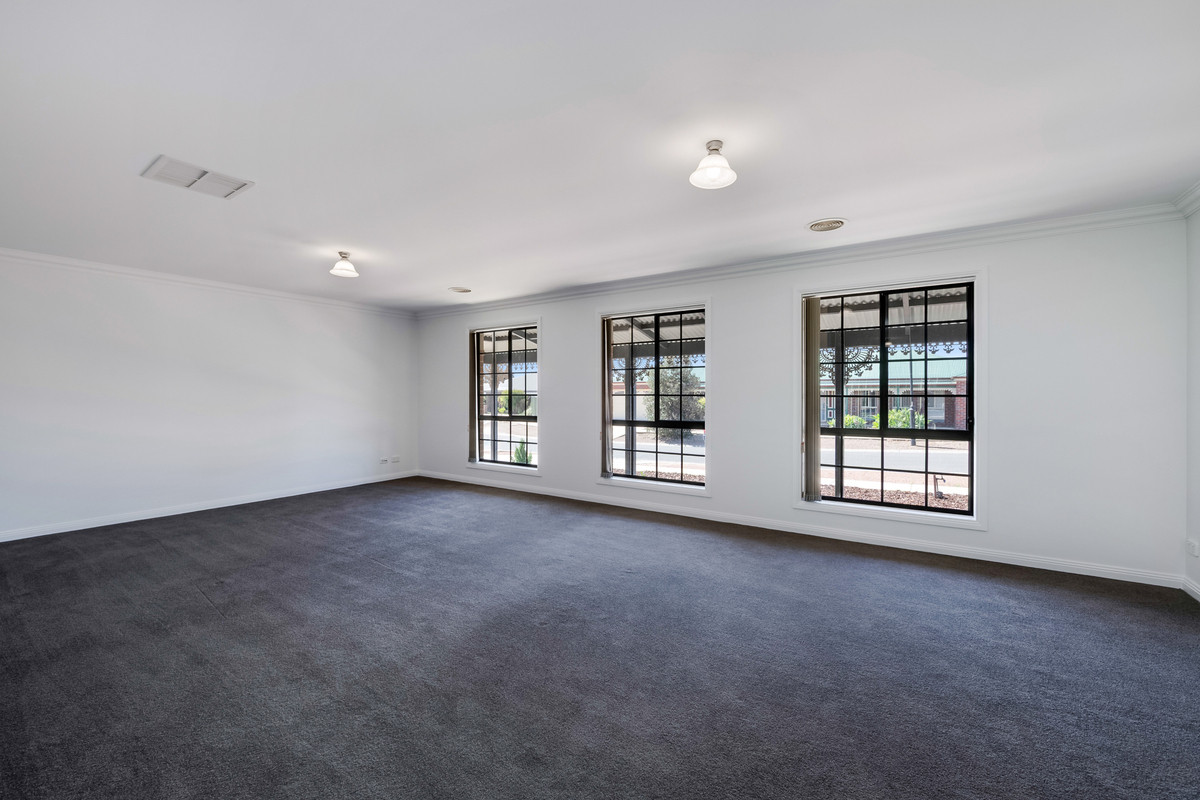 14 Lyndam Avenue, Maiden Gully VIC 3551, Maiden Gully - Thumbnail 5