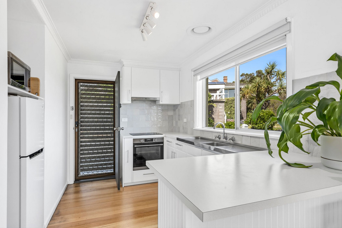1 / 290 Scenic Road, Highton VIC 3216, Highton - Thumbnail 2