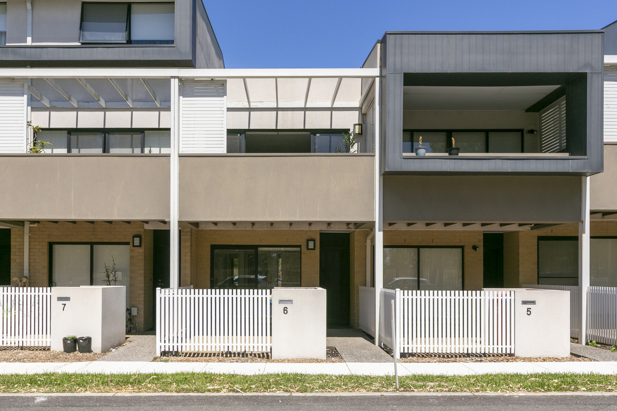 6 Gorman Drive, MILL PARK VIC 3082, Mill Park - Thumbnail 2