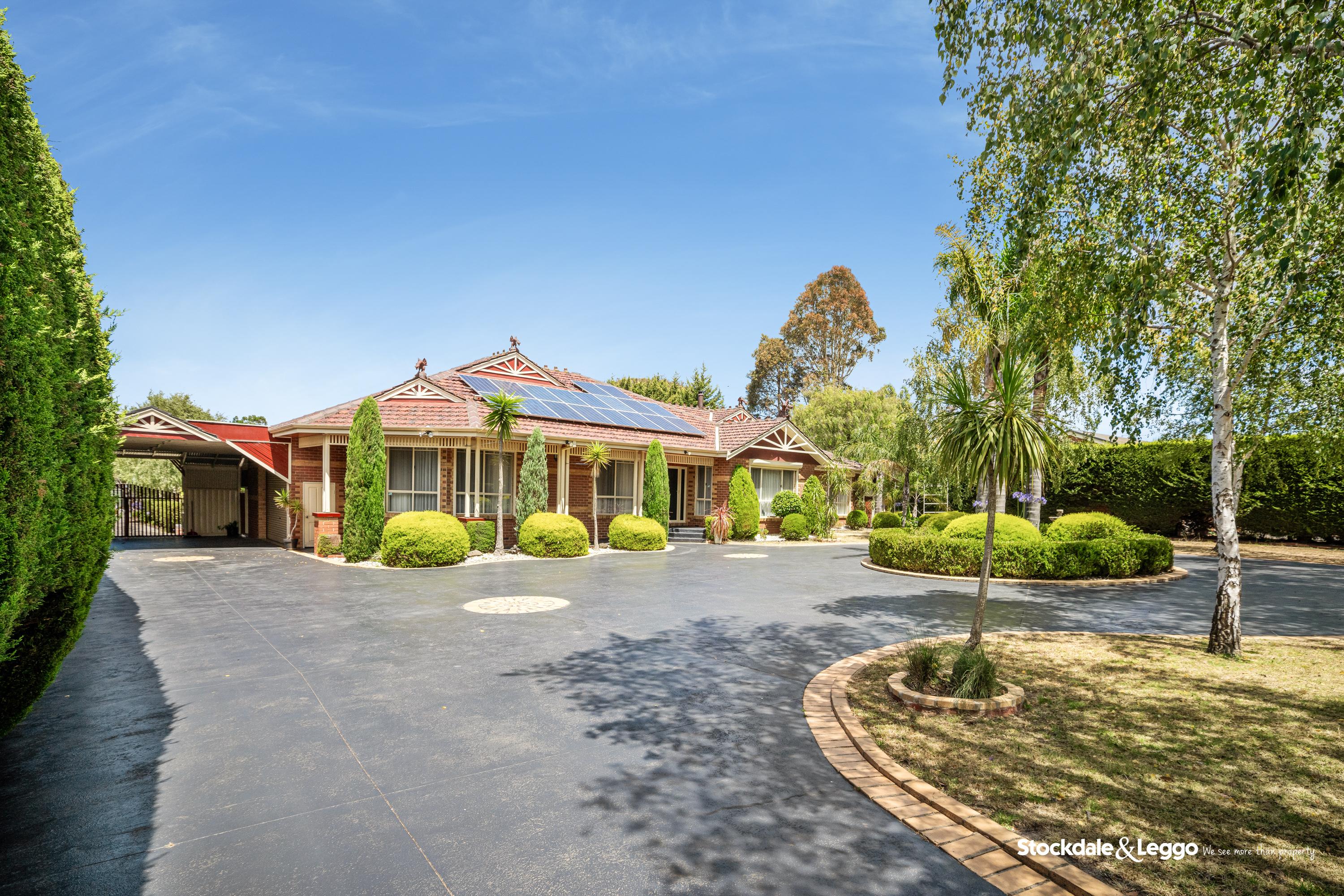 24 Earlston Circuit, Cranbourne VIC, Cranbourne - Thumbnail 2
