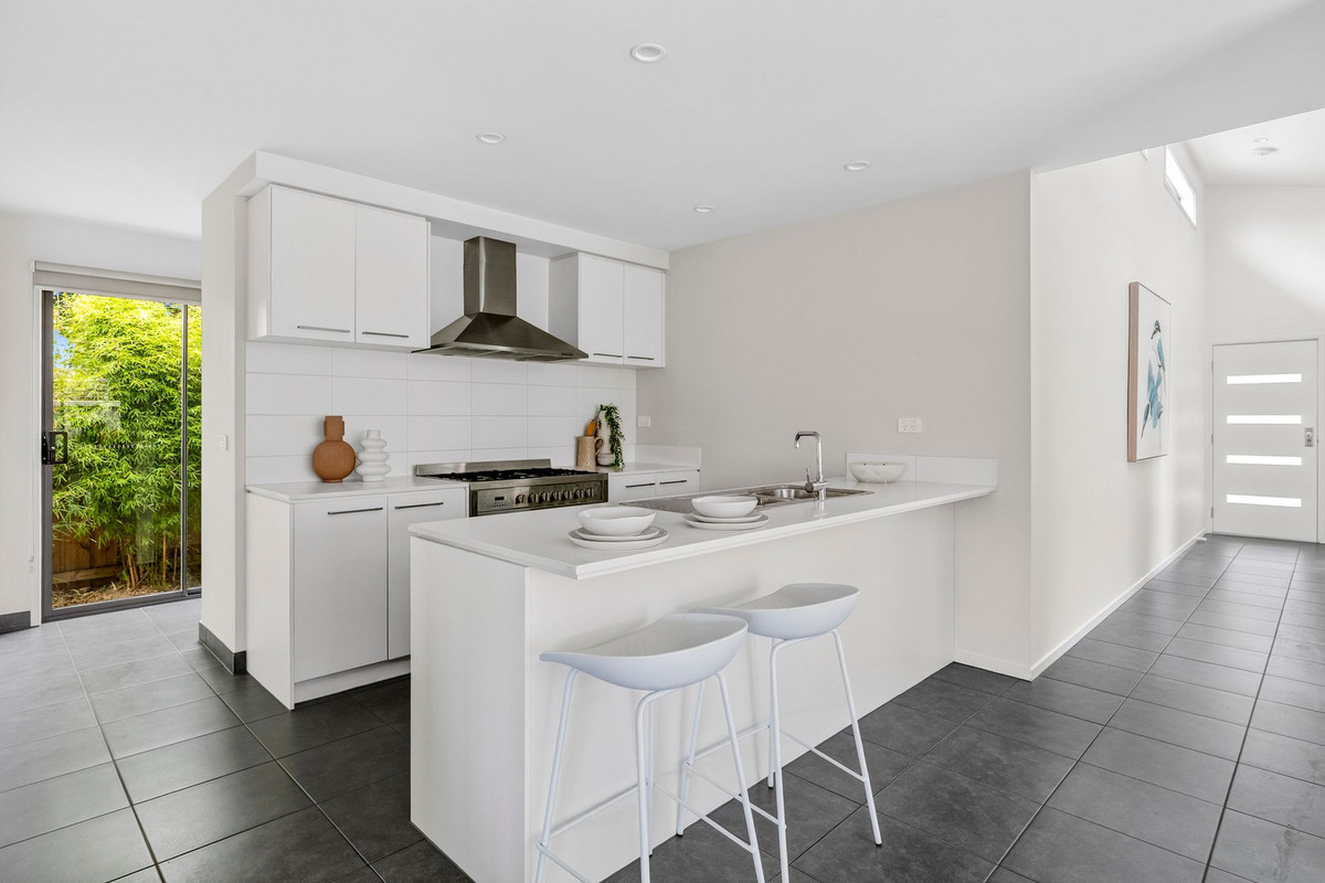 6 Aristotle Street, Mount Duneed VIC 3217, Mount Duneed - Thumbnail 2