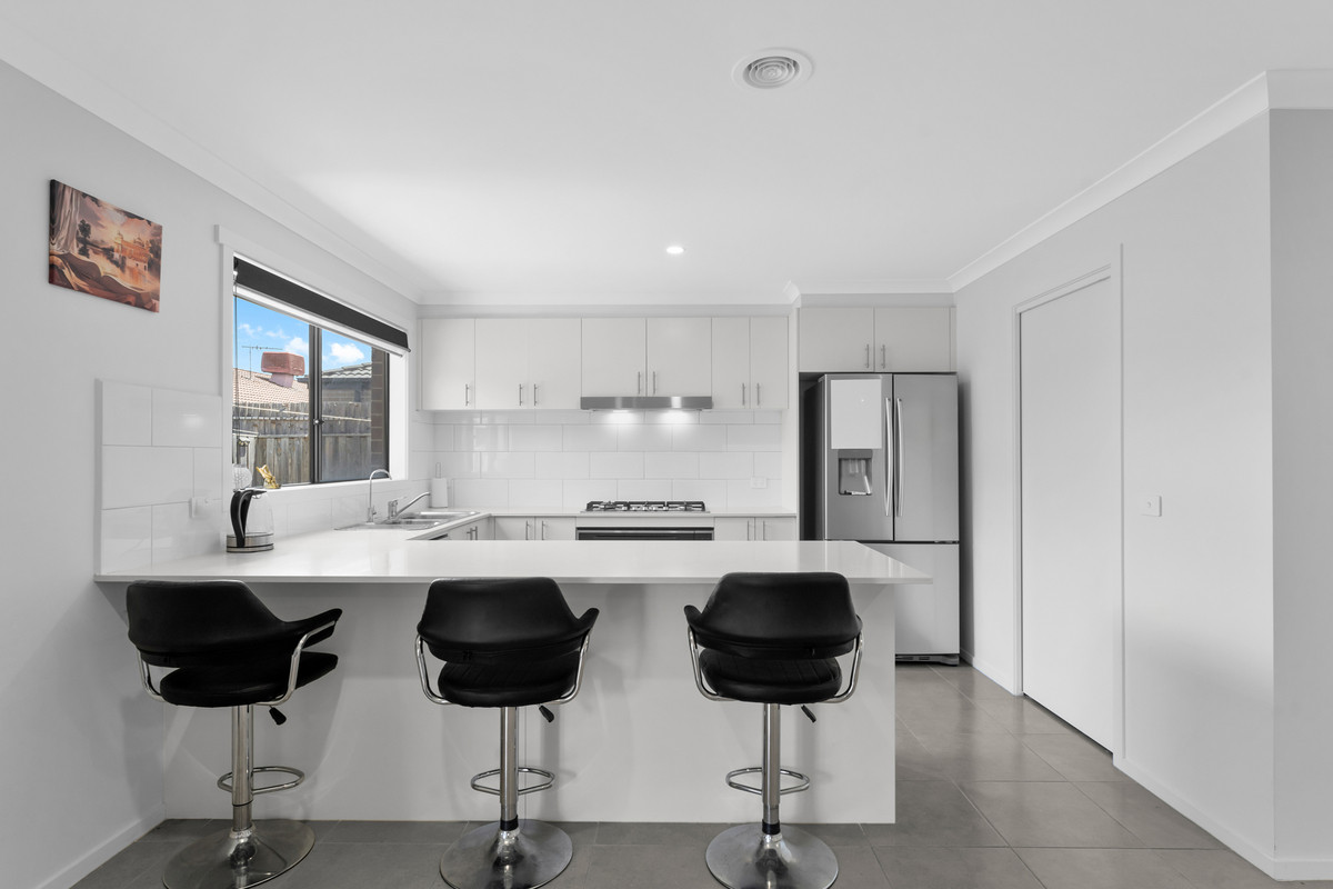 14 Jarrod Drive, Pakenham VIC 3810, Pakenham - Thumbnail 3