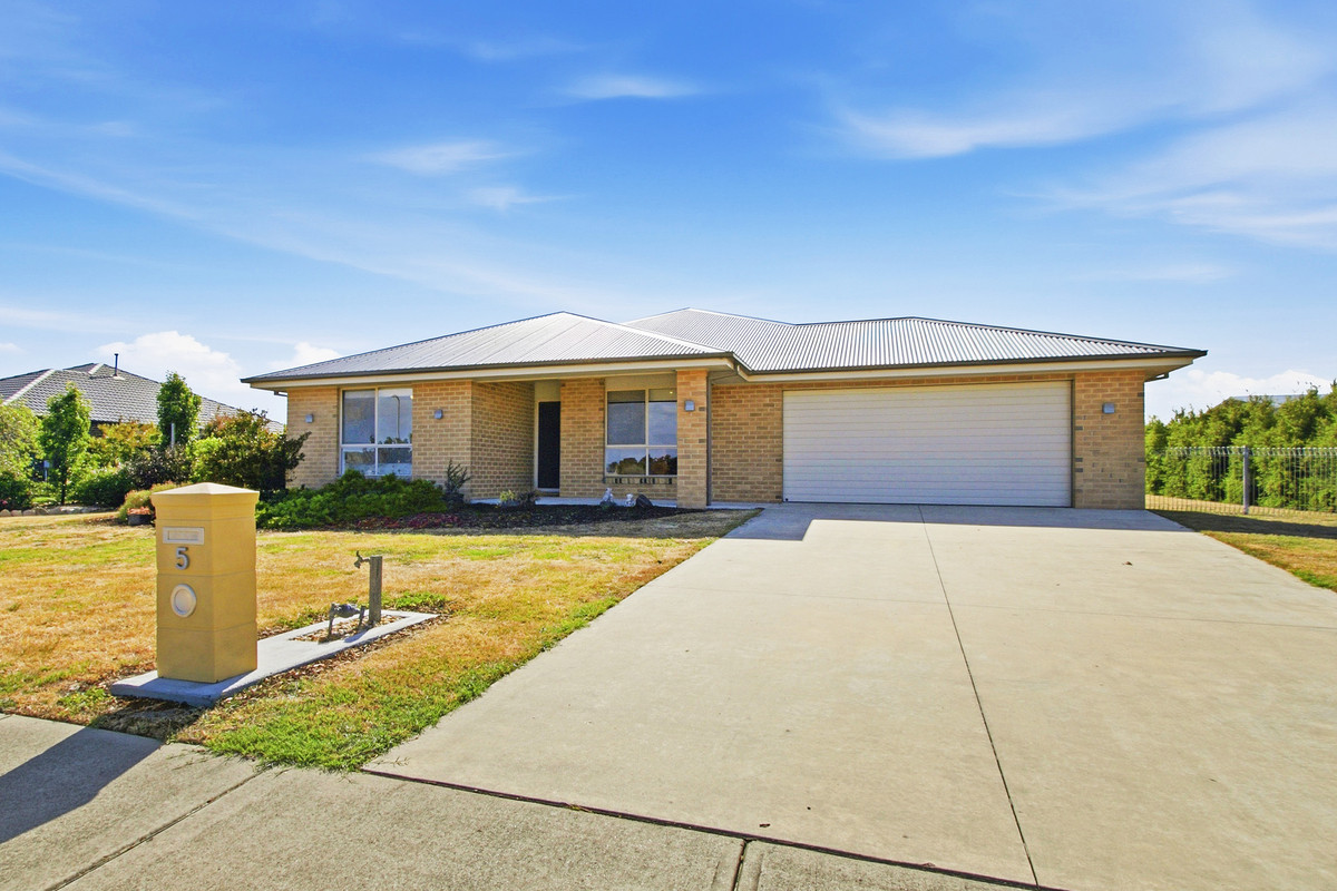 5 Brown Drive, Churchill VIC 3842, Churchill - Thumbnail 2