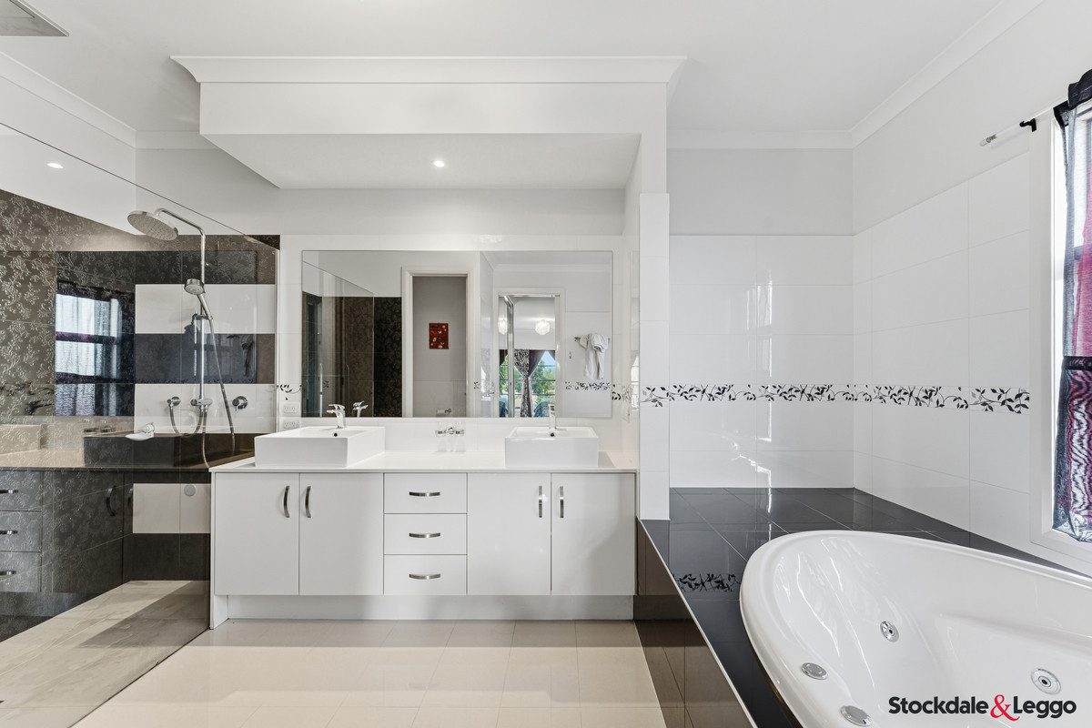 2 Waterside Drive, Pakenham VIC 3810, Pakenham - Thumbnail 5