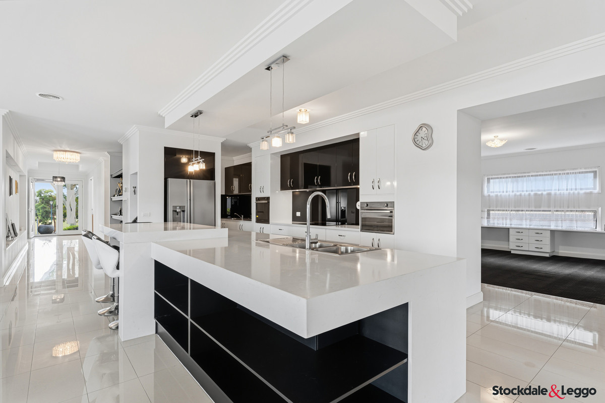 2 Waterside Drive, Pakenham VIC 3810, Pakenham - Thumbnail 3