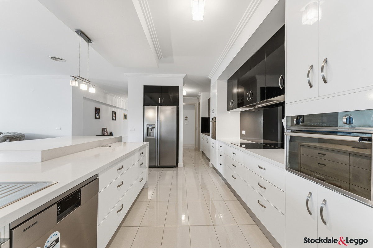 2 Waterside Drive, Pakenham VIC 3810, Pakenham - Thumbnail 8