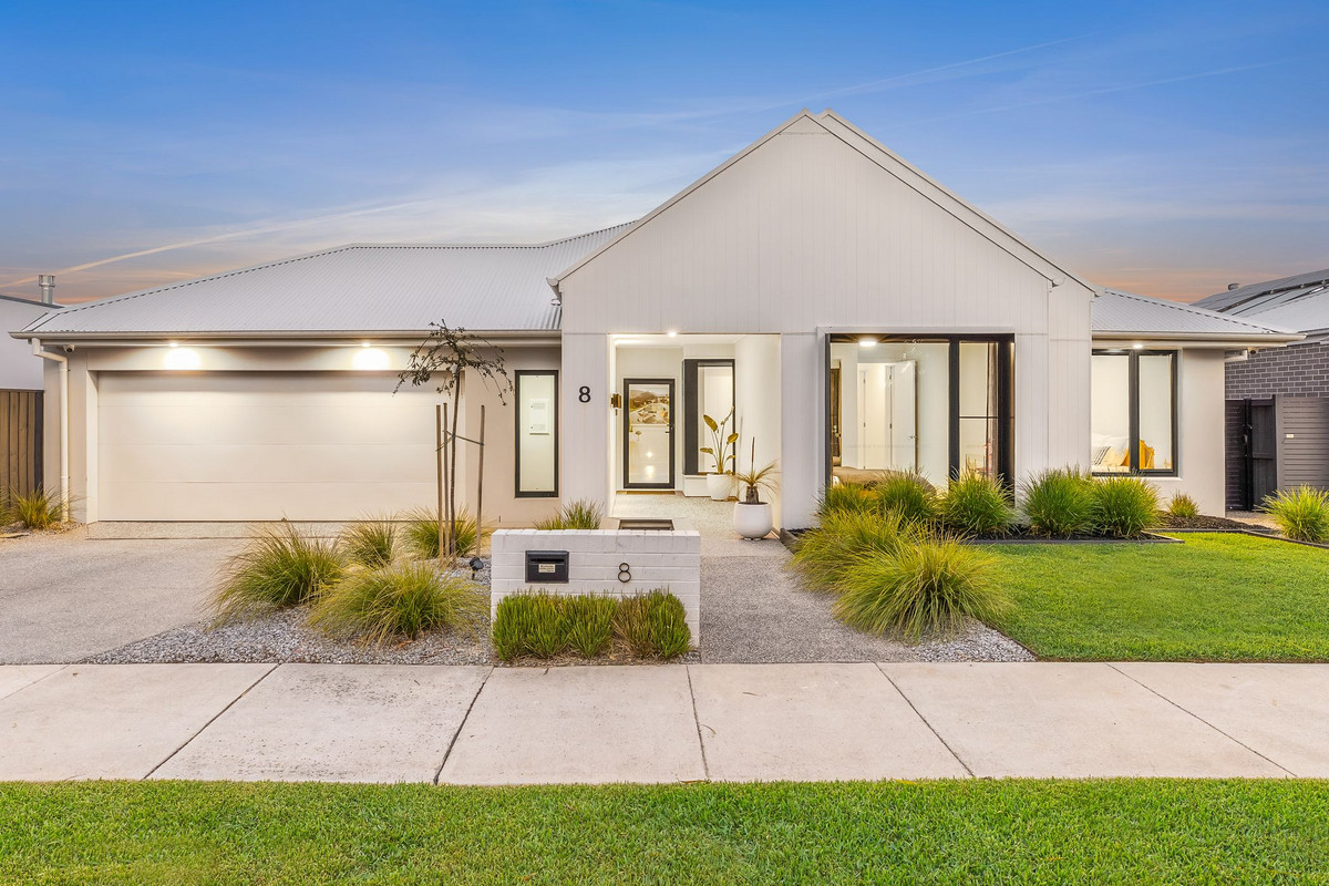 8 Pascal Crescent, Mount Duneed VIC 3217