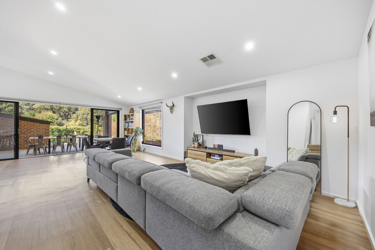 33 Hermitage Avenue, Mount Clear VIC 3350, Mount Clear - Thumbnail 5