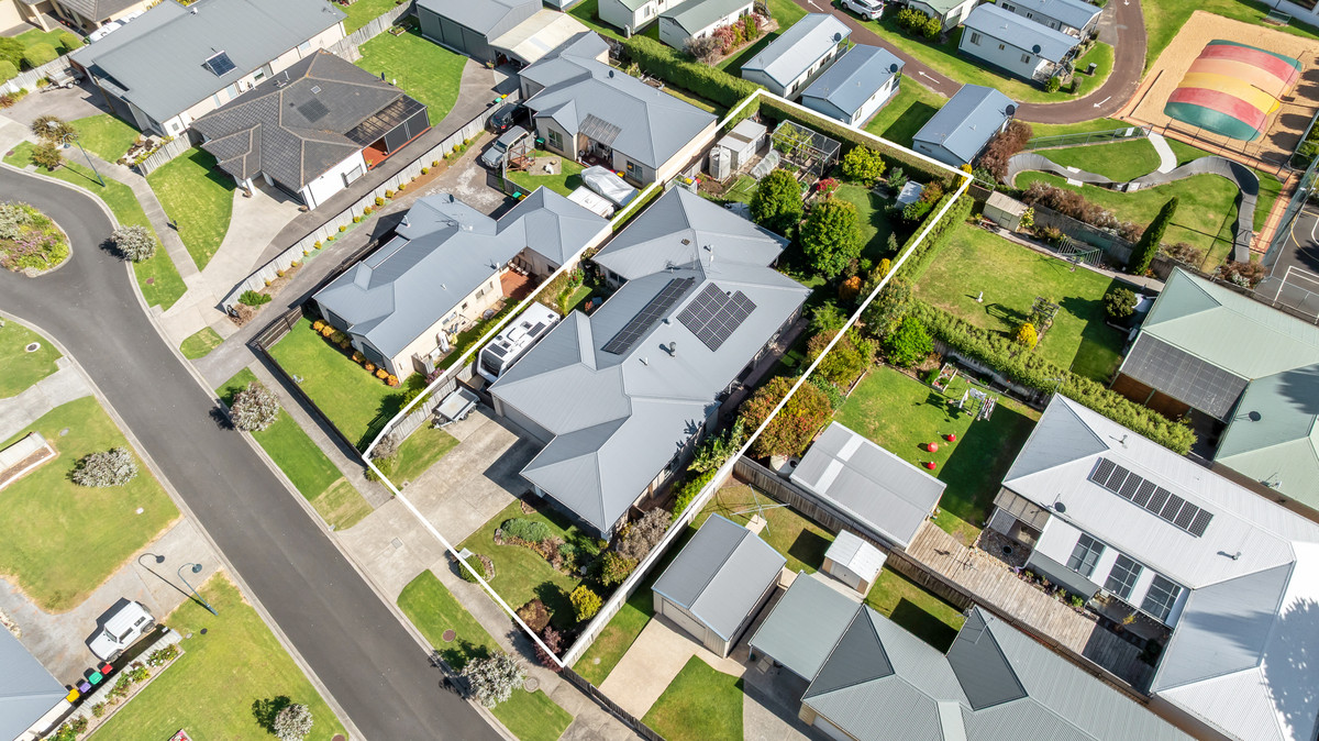 21 Norfolk Place, Port Fairy VIC 3284, Port Fairy - Thumbnail 2