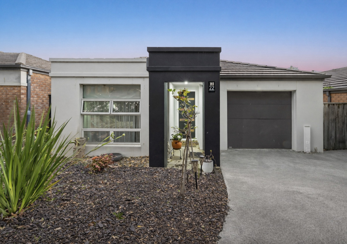 15 Fairywren Street, Pakenham VIC, Pakenham - Thumbnail 2