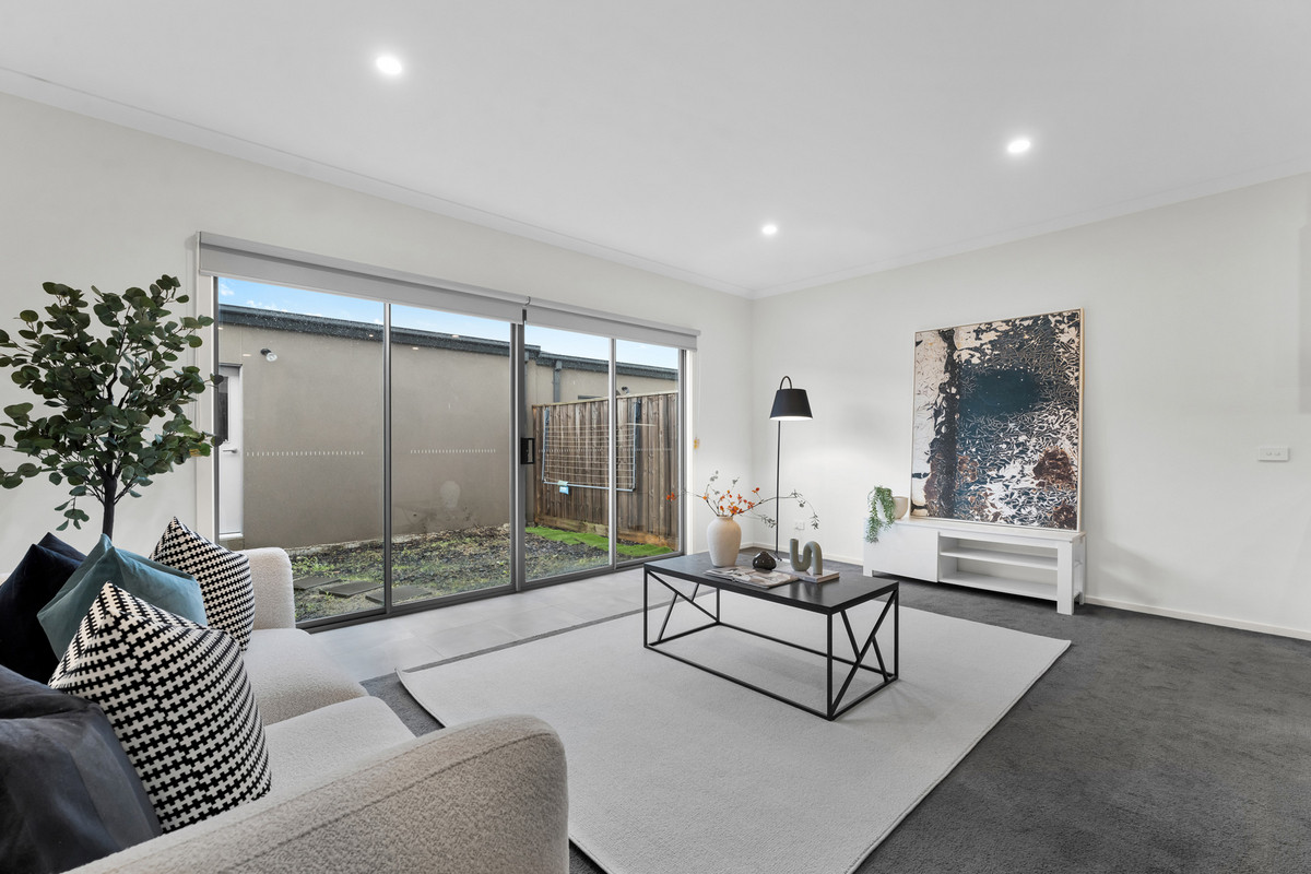 96 Henry Street, Pakenham VIC 3810, Pakenham - Thumbnail 2