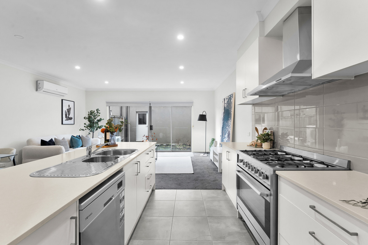 96 Henry Street, Pakenham VIC 3810, Pakenham - Thumbnail 4
