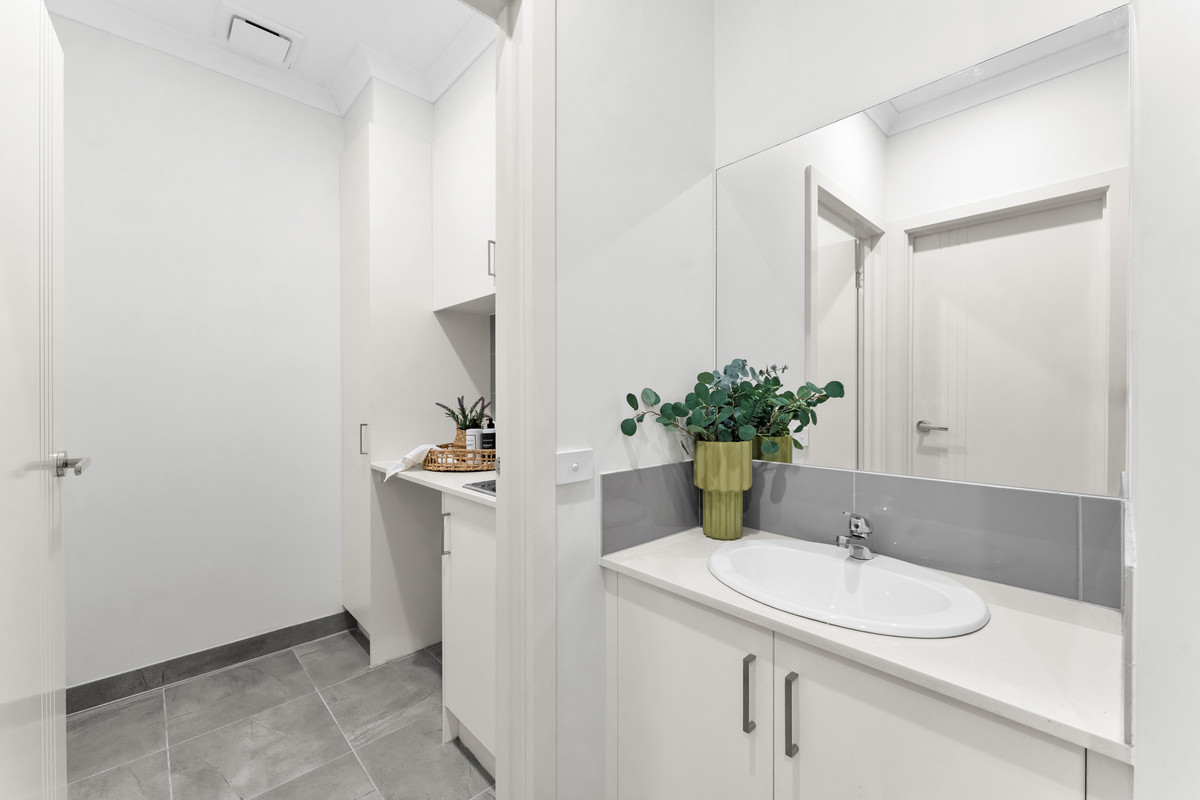 96 Henry Street, Pakenham VIC 3810, Pakenham - Thumbnail 6