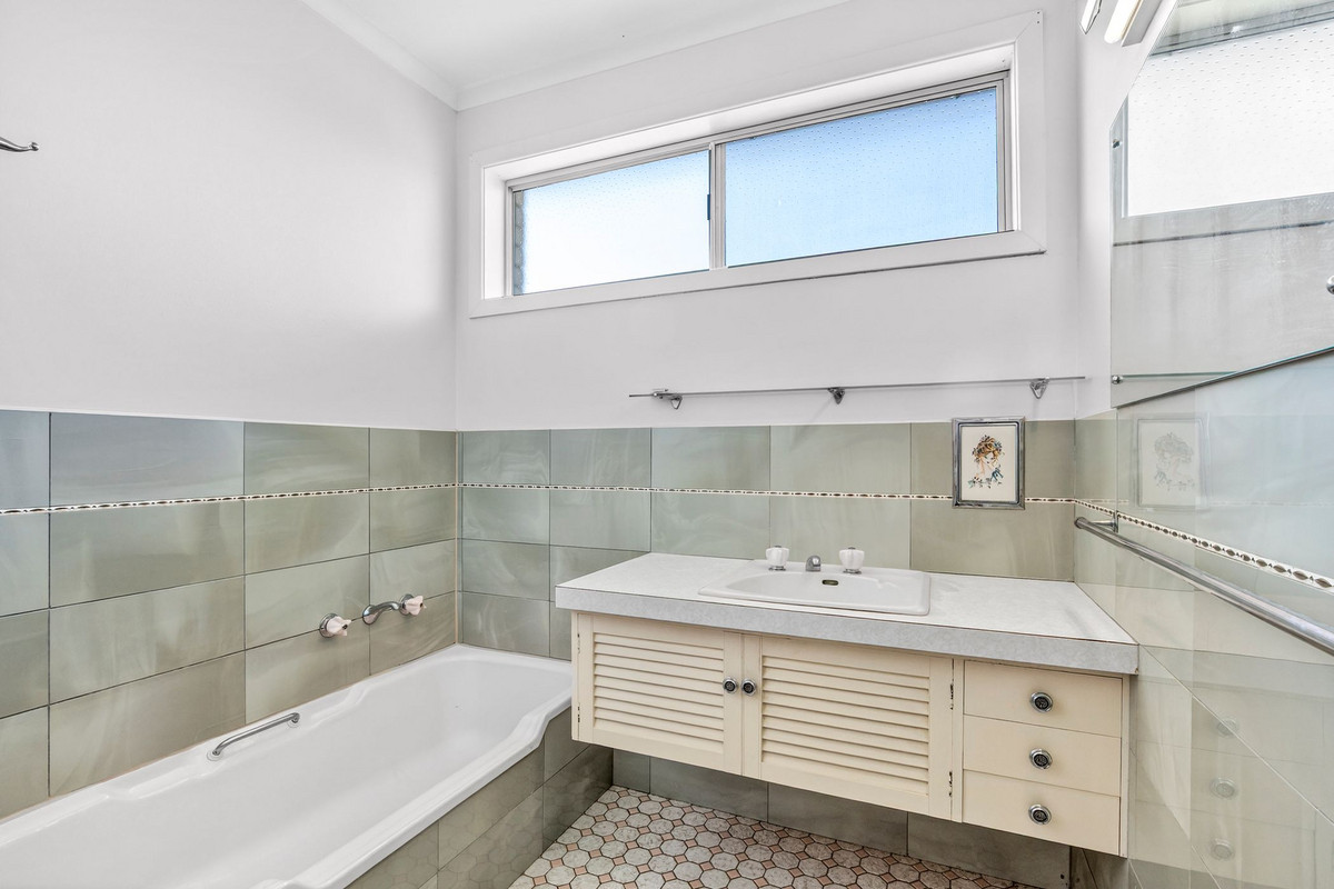 11 Lichen Grove, Highton VIC 3216, Highton - Thumbnail 4