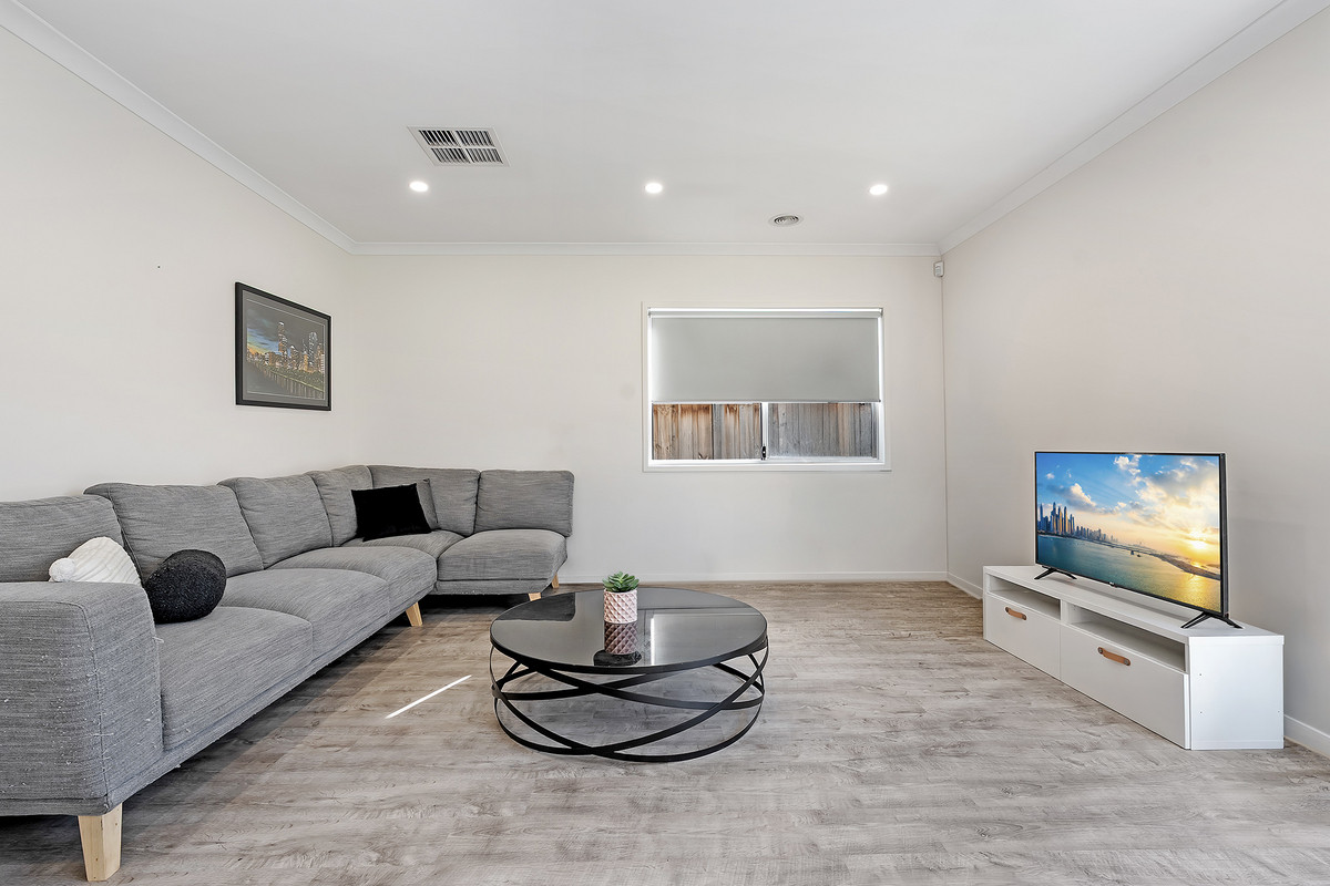8 Rawls Street, Cranbourne VIC 3977, Cranbourne - Thumbnail 2