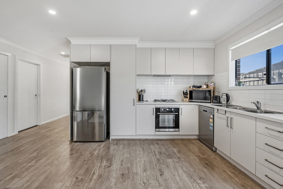 13 Davinci Street, Pakenham VIC 3810, Pakenham - Thumbnail 4