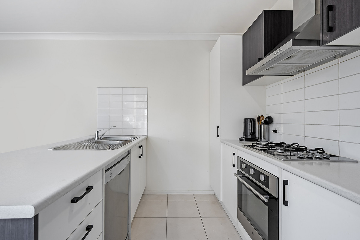 14 / 11 Hawk Avenue, Pakenham VIC 3810, Pakenham - Thumbnail 2