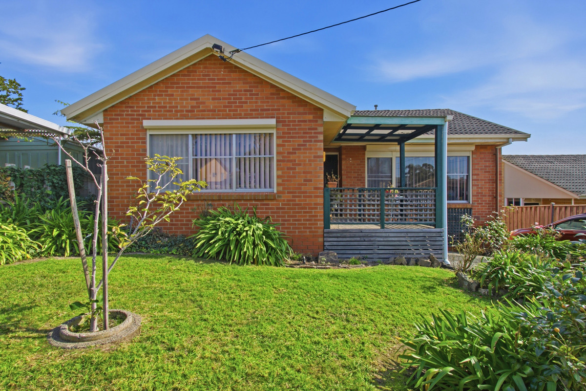 15 Heesom Crescent, Churchill VIC 3842, Churchill - Thumbnail 2