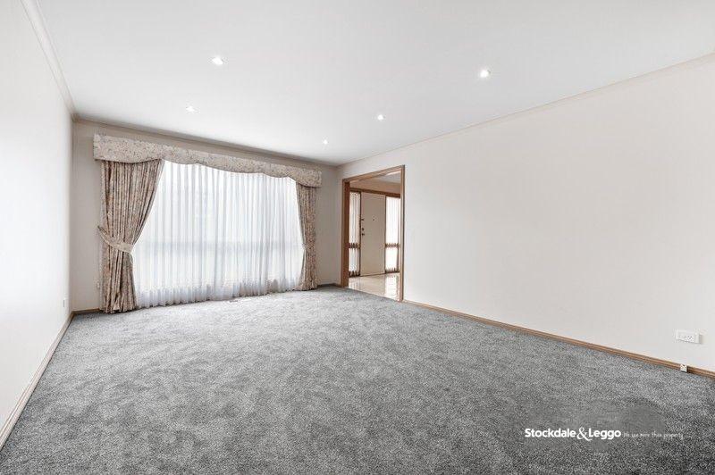 1 Peter Court, Narre Warren VIC, Narre Warren - Thumbnail 2