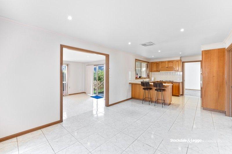 1 Peter Court, Narre Warren VIC, Narre Warren - Thumbnail 4