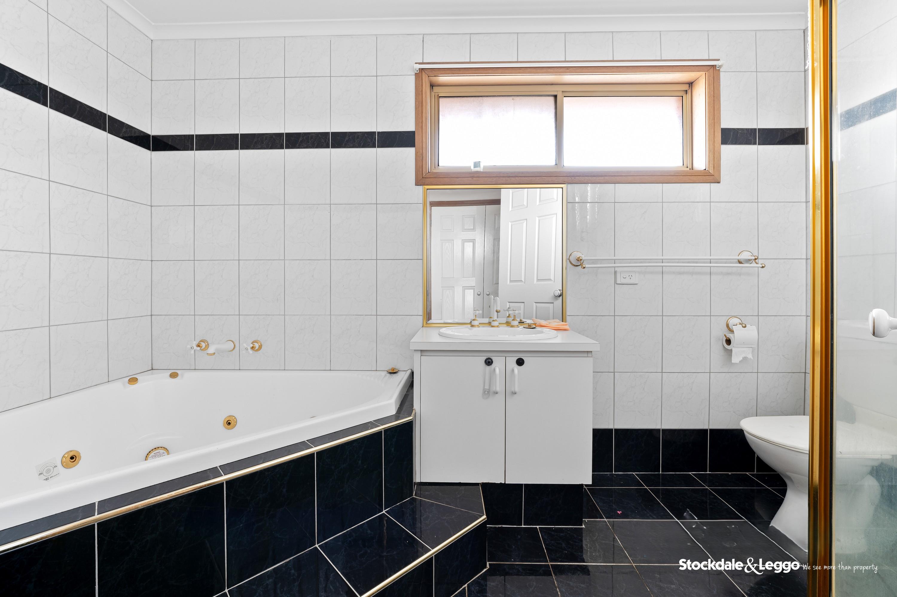 1 Peter Court, Narre Warren VIC, Narre Warren - Thumbnail 6