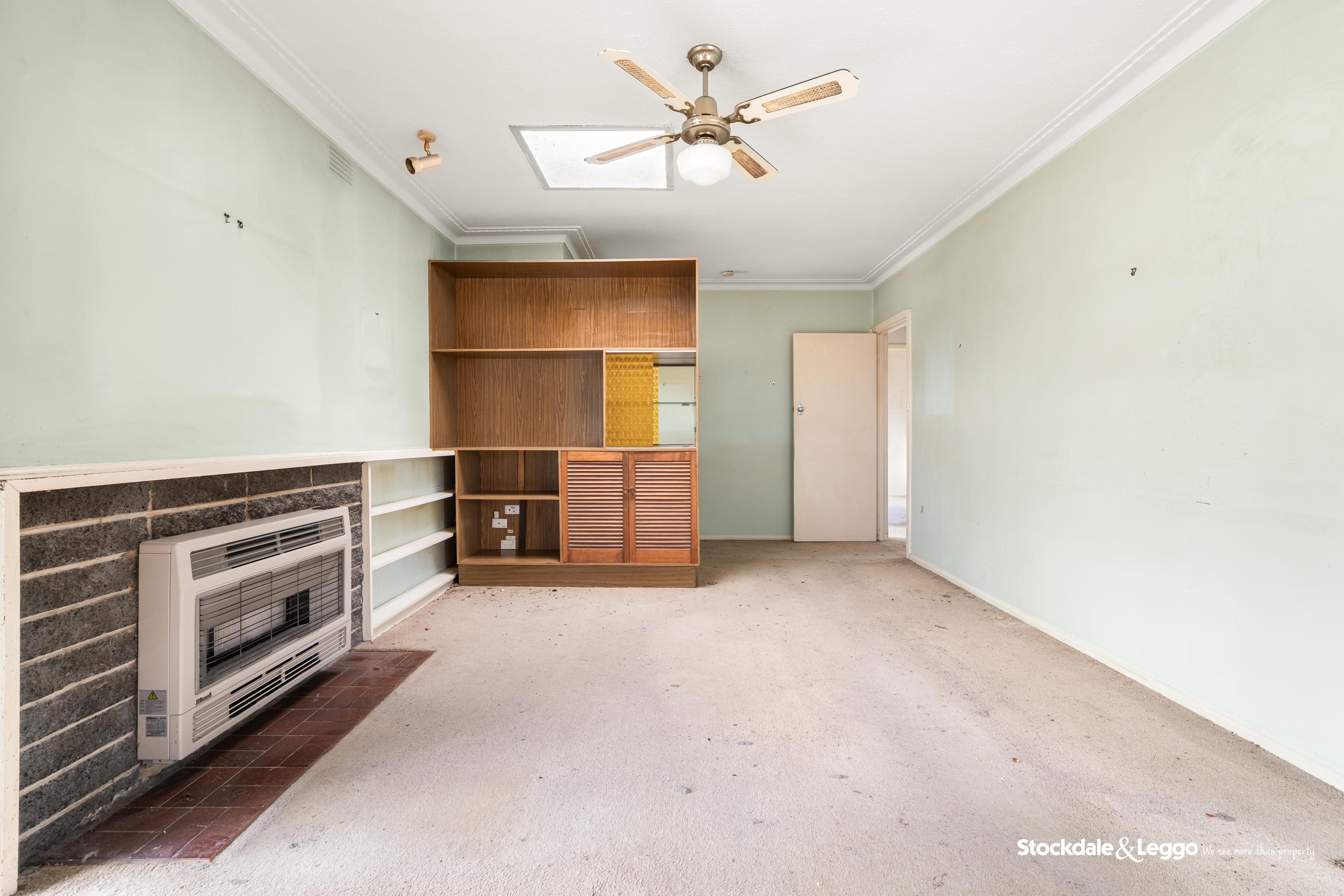 37 Lee Avenue, Springvale VIC, Springvale - Thumbnail 2
