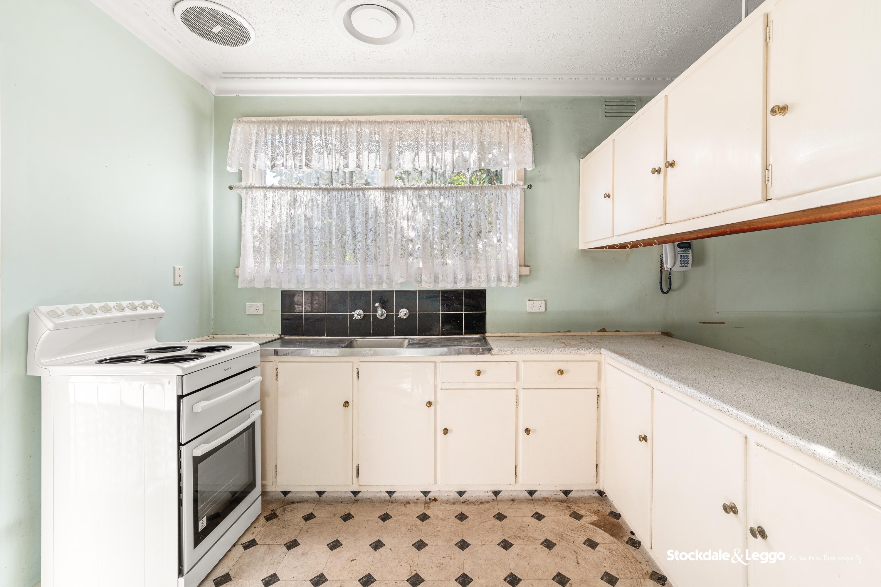 37 Lee Avenue, Springvale VIC, Springvale - Thumbnail 6