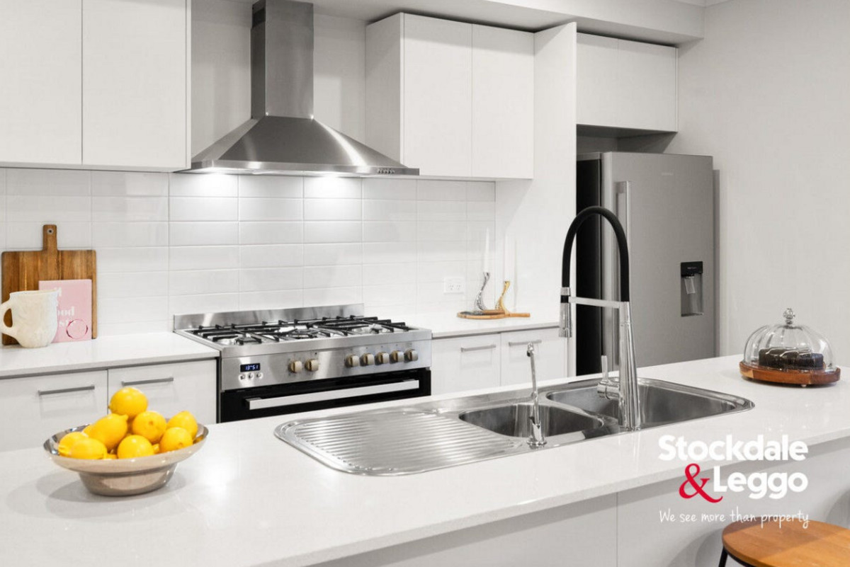 34 Riverglen Drive, Craigieburn VIC 3064, Craigieburn - Thumbnail 2