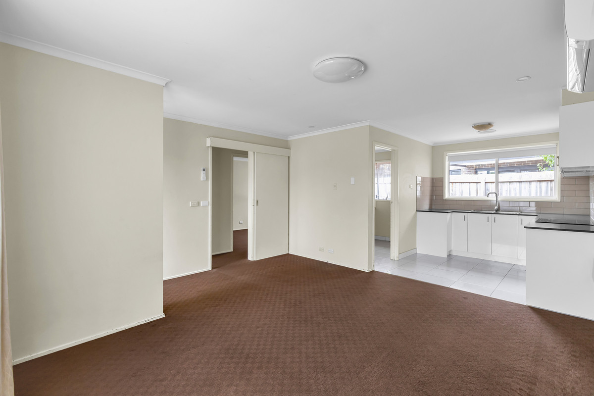 2 / 4 Walter Street, Cranbourne VIC 3977, Cranbourne - Thumbnail 2