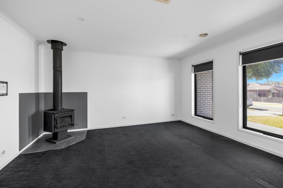 37 Thwaites Road, Pakenham VIC 3810, Pakenham - Thumbnail 3