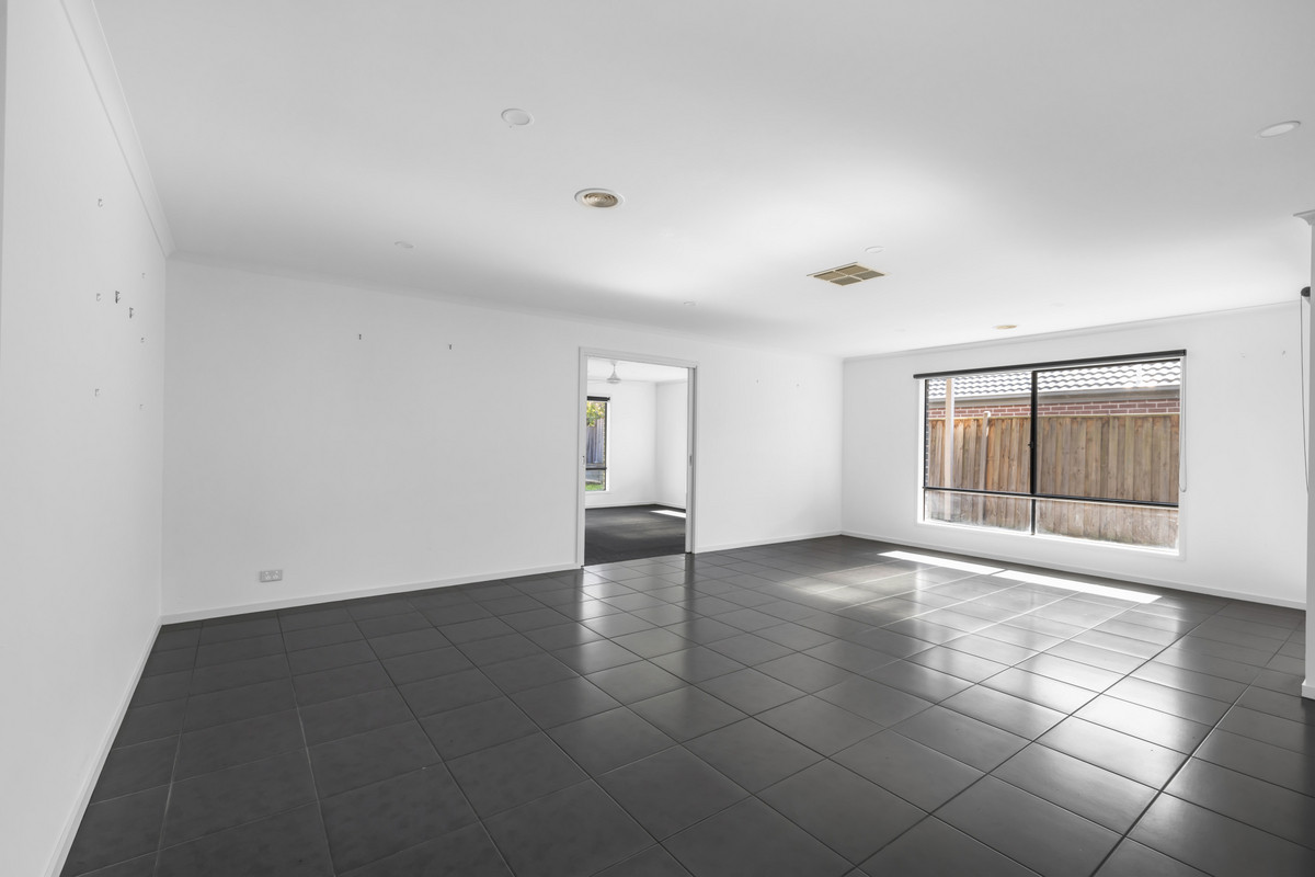 37 Thwaites Road, Pakenham VIC 3810, Pakenham - Thumbnail 4