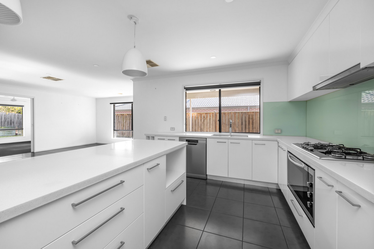 37 Thwaites Road, Pakenham VIC 3810, Pakenham - Thumbnail 5