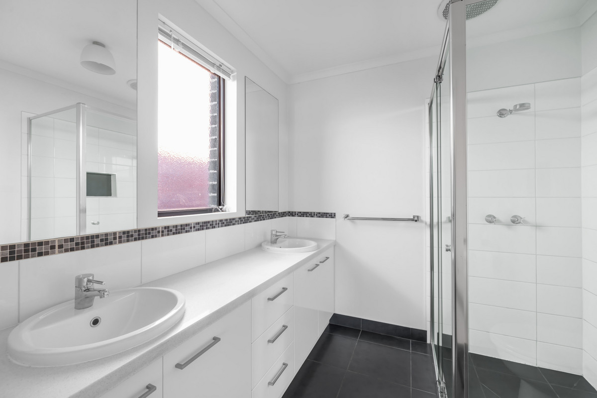 37 Thwaites Road, Pakenham VIC 3810, Pakenham - Thumbnail 8