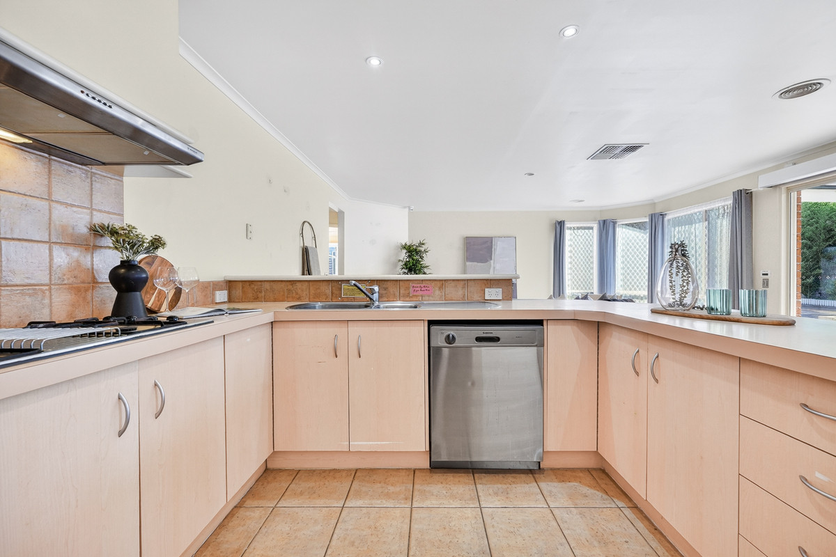 13 Duff Street, Cranbourne VIC 3977, Cranbourne - Thumbnail 4