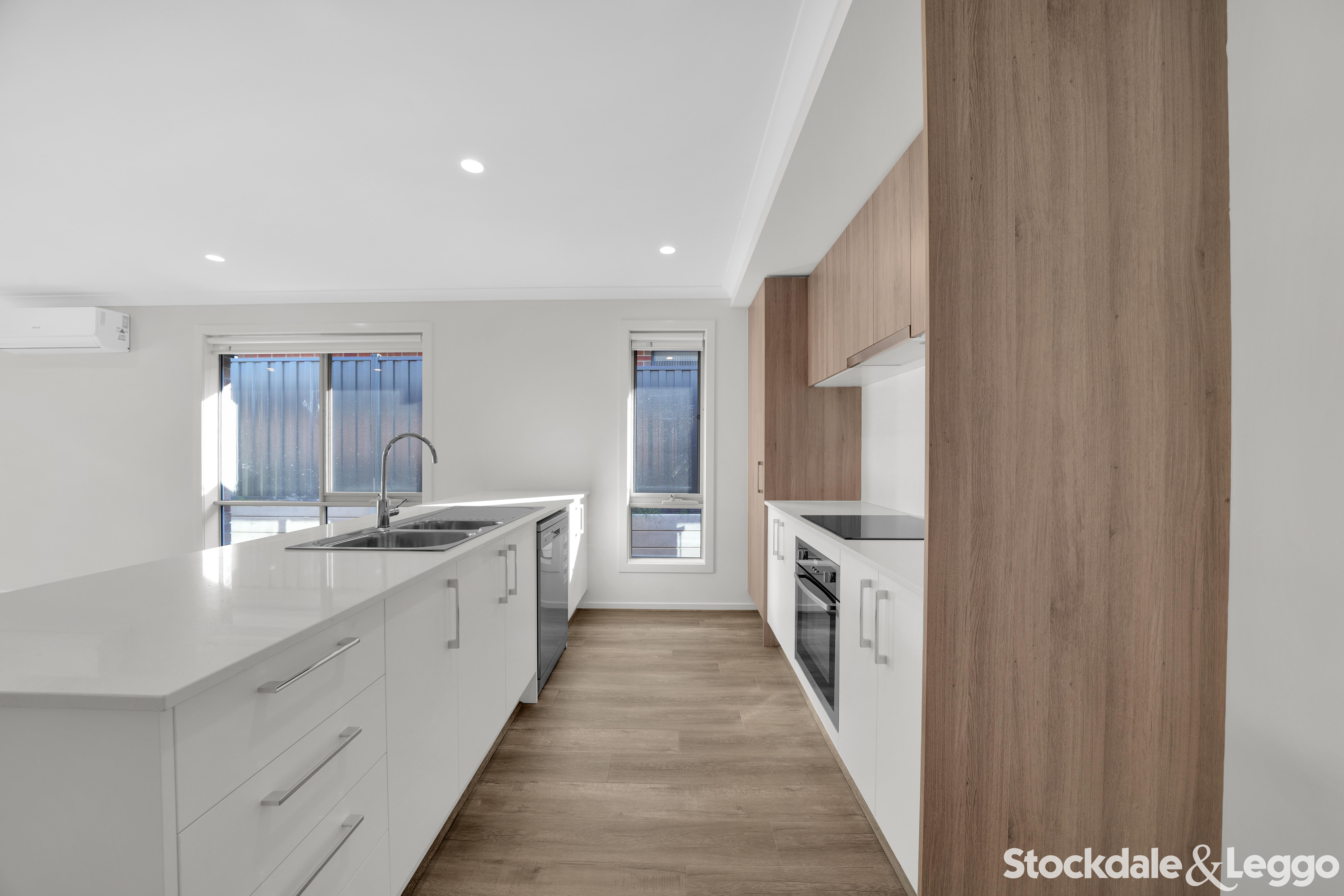 67 Bourn Circuit, Sunbury VIC, Sunbury - Thumbnail 2
