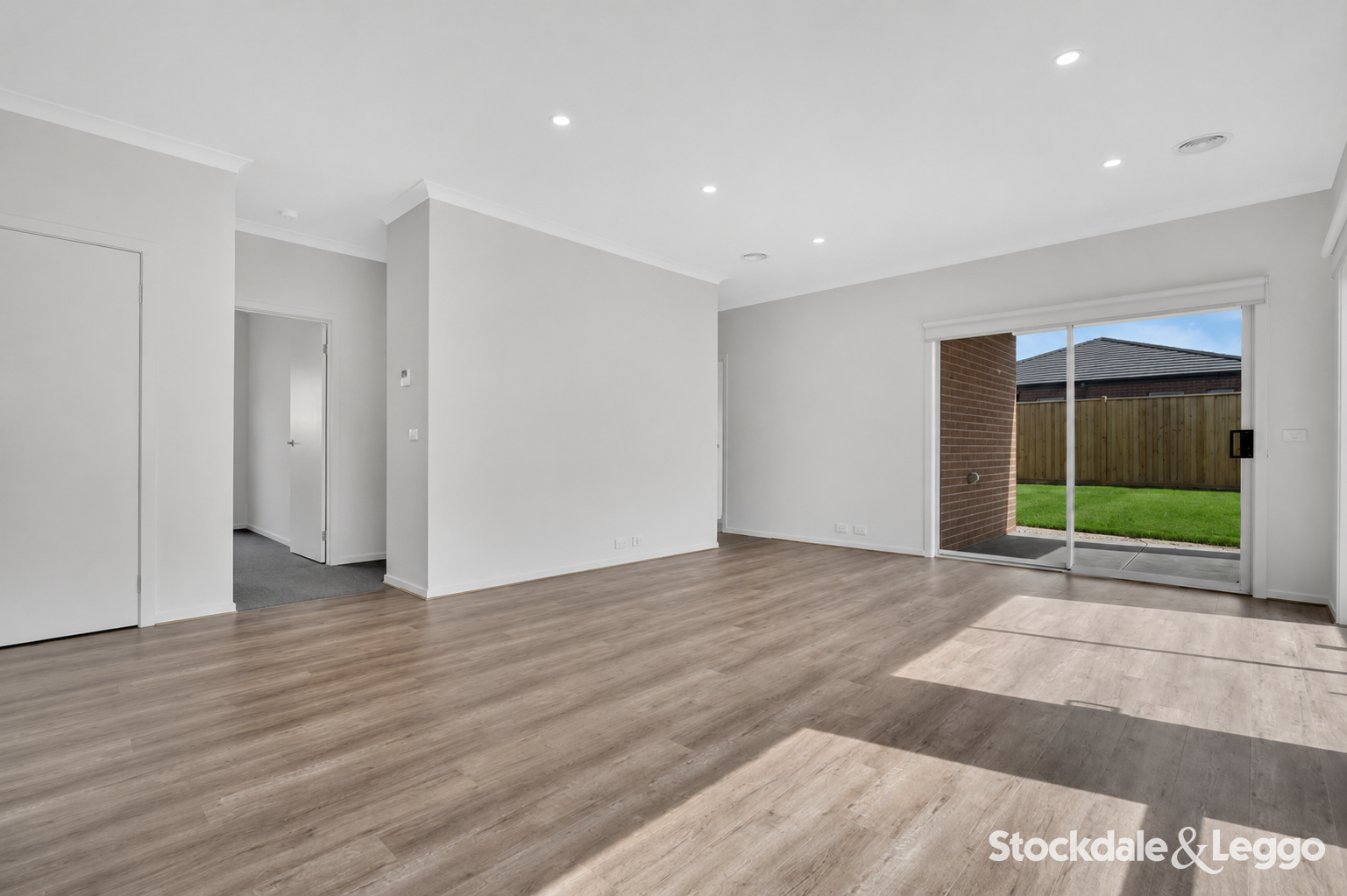 16 Courtenay Promenade, Fraser Rise VIC, Fraser Rise - Thumbnail 6
