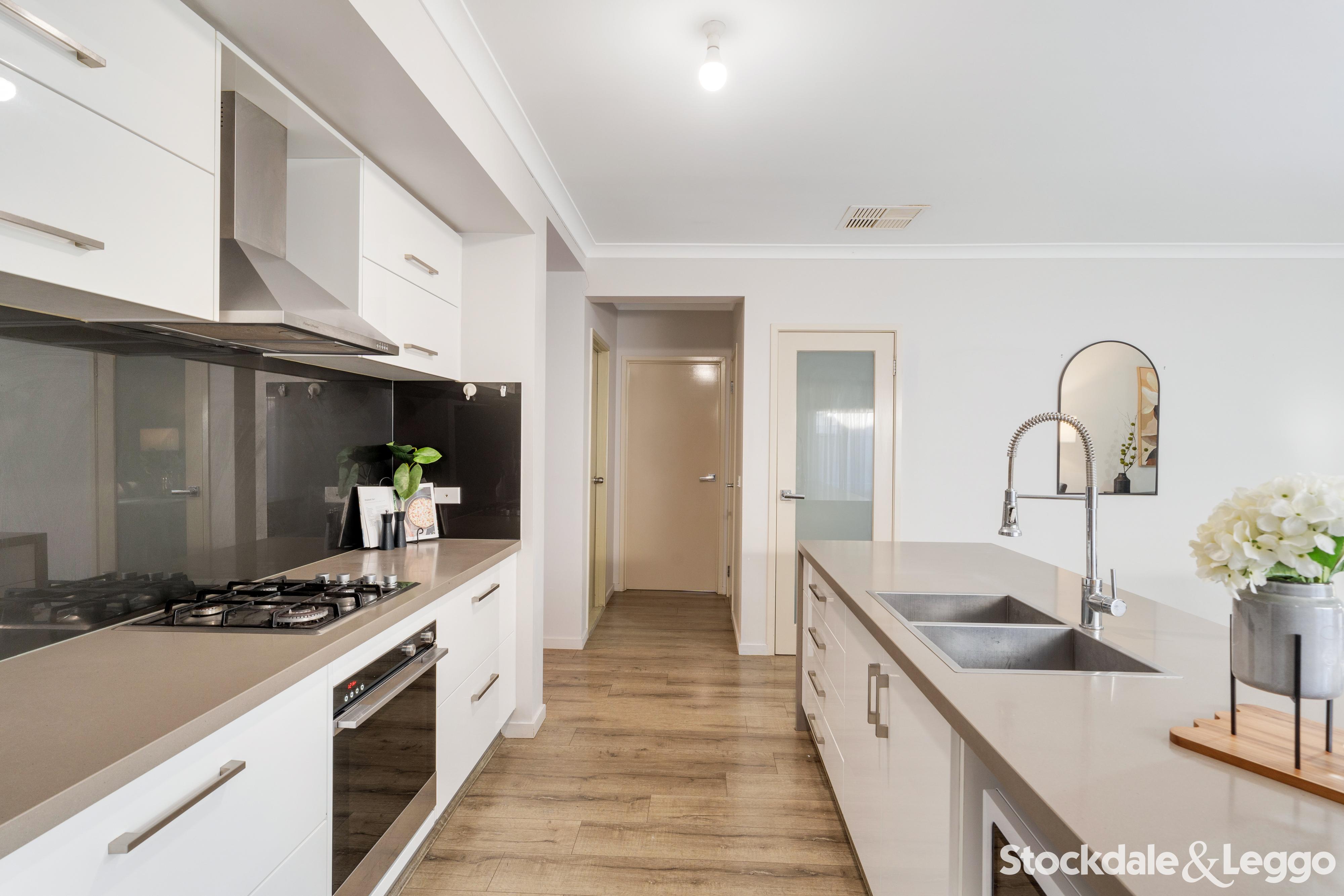 7 Cradle Mountain Drive, Craigieburn VIC, Craigieburn - Thumbnail 3