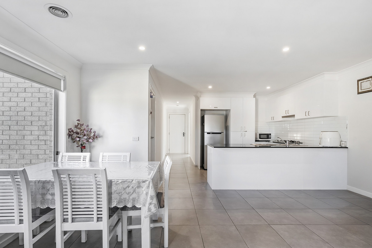 11 Quinella Way, Pakenham VIC 3810, Pakenham - Thumbnail 3