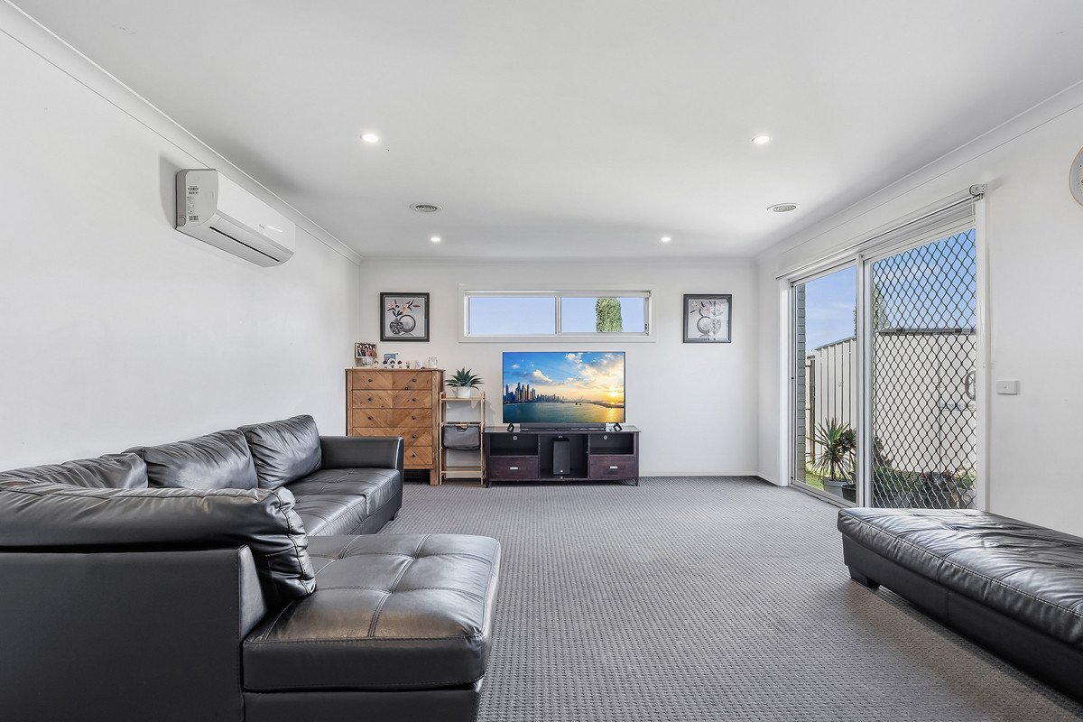 11 Quinella Way, Pakenham VIC 3810, Pakenham - Thumbnail 4