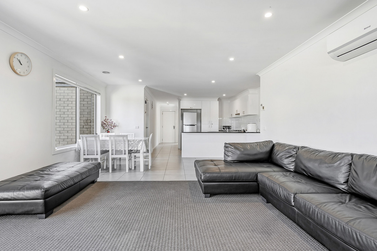 11 Quinella Way, Pakenham VIC 3810, Pakenham - Thumbnail 5