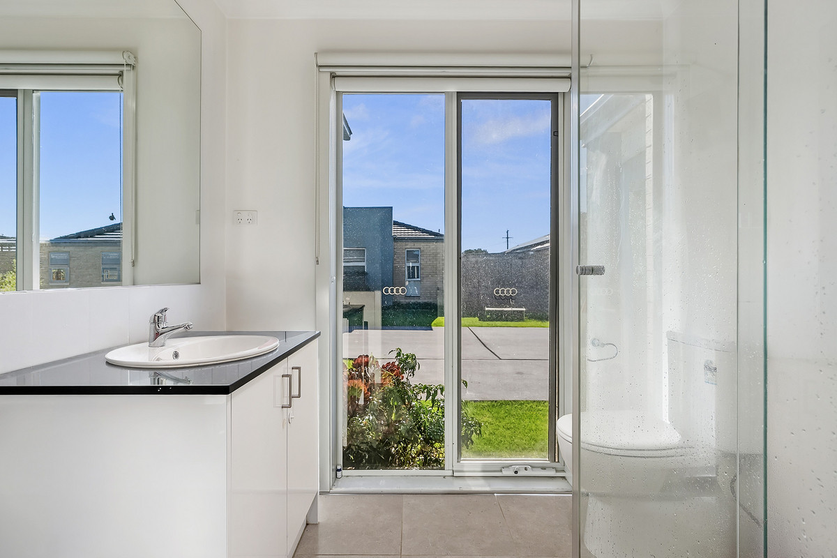 11 Quinella Way, Pakenham VIC 3810, Pakenham - Thumbnail 7