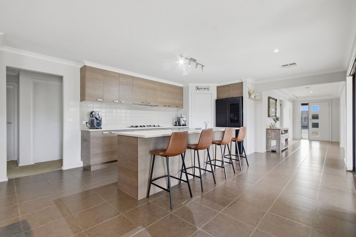 15 Donegal Avenue, Traralgon VIC 3844, Traralgon - Thumbnail 2