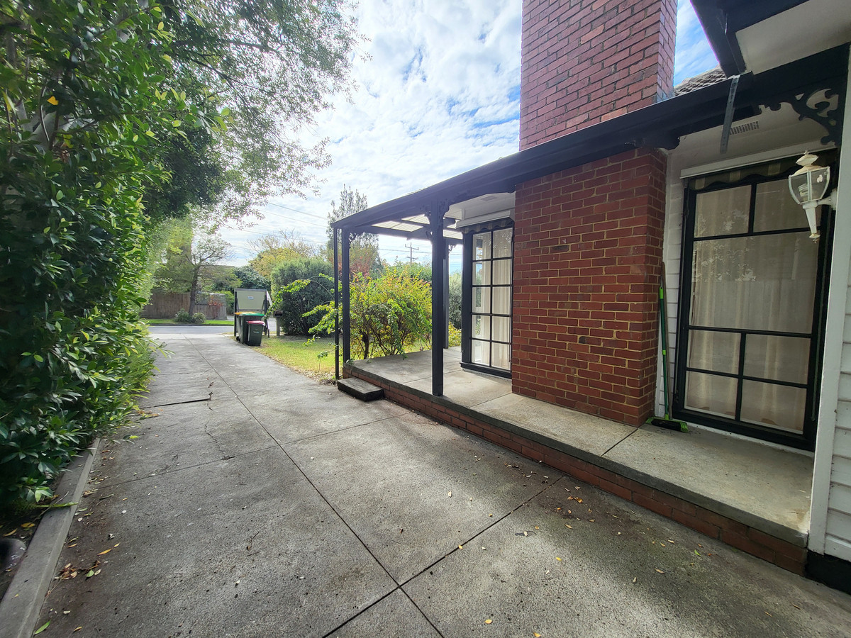 10 Closter Avenue, Nunawading VIC 3131, Nunawading - Thumbnail 2