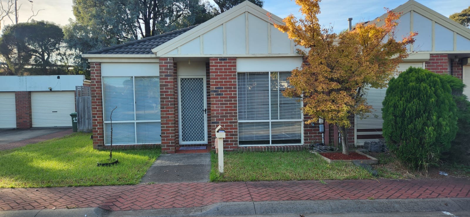 5 Hamilton Place, Mount Waverley, VIC, 3149, Doveton - Thumbnail 2
