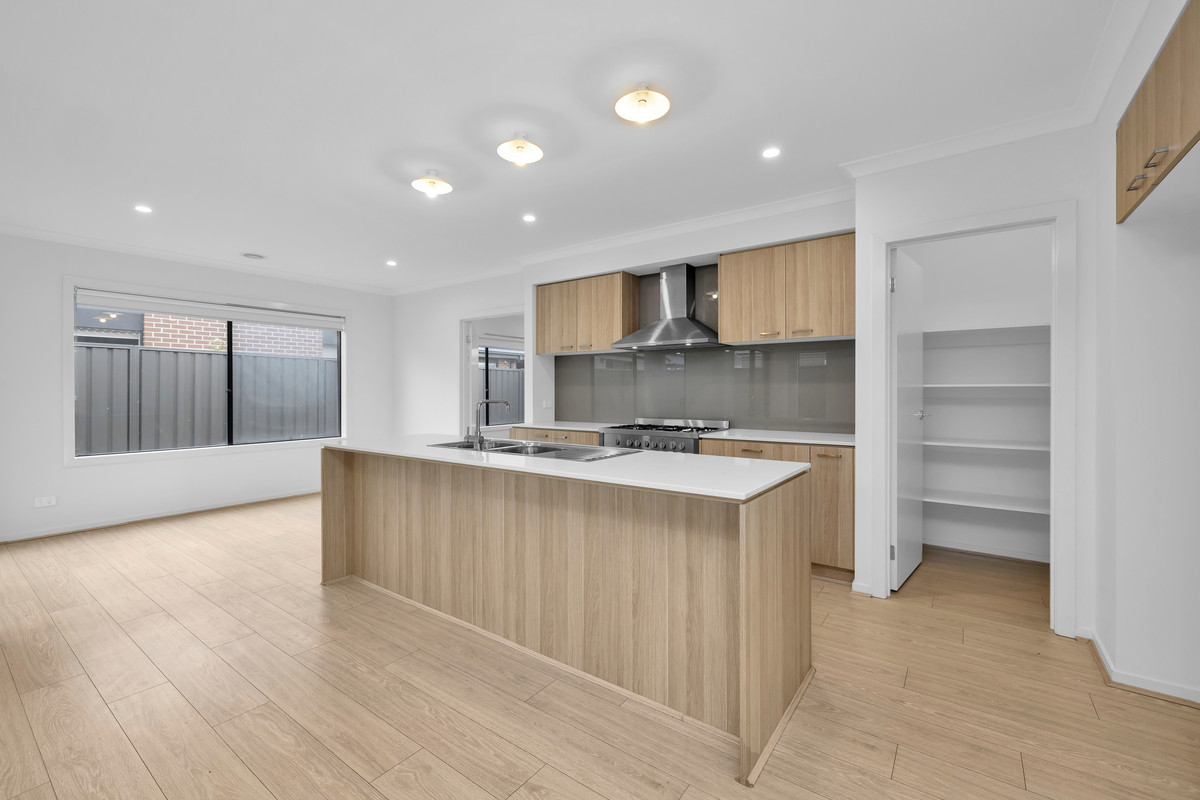 13 Sherbet Street, Clyde North VIC 3978, Clyde North - Thumbnail 2