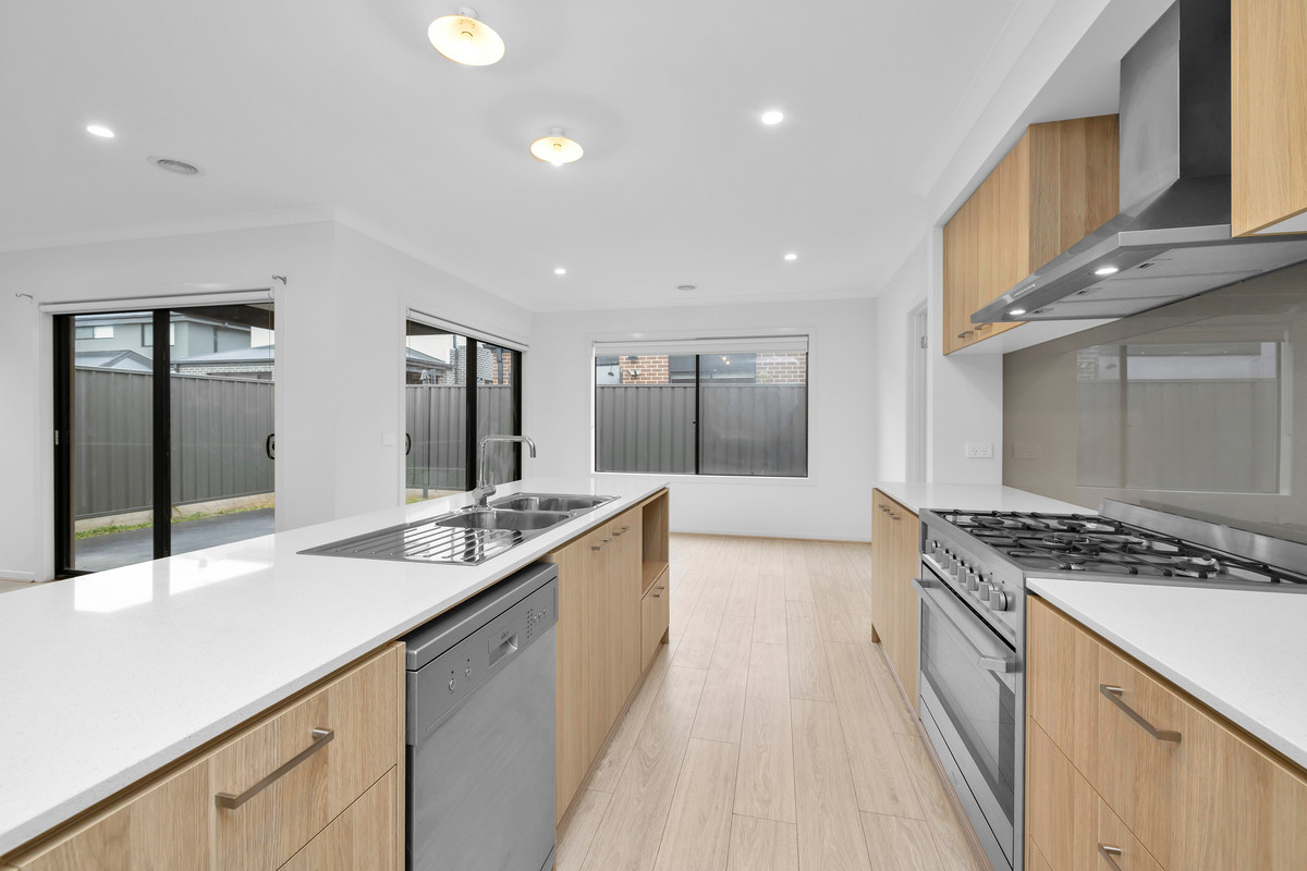 13 Sherbet Street, Clyde North VIC 3978, Clyde North - Thumbnail 3