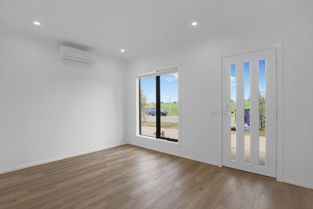 68 Wild Goose Way, Clyde North VIC 3978, Clyde North - Thumbnail 2