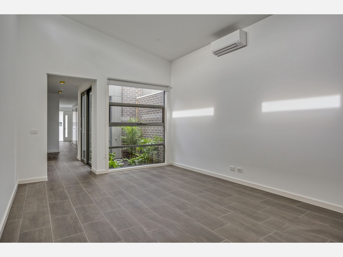 62 Kennington Road, Rosebud VIC 3939, Rosebud - Thumbnail 2