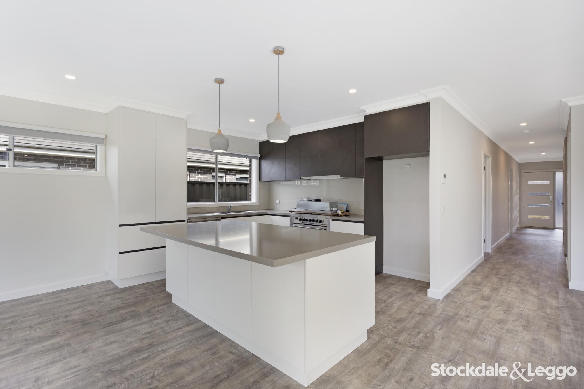 2/19 Regan Drive, Romsey VIC, Romsey - Thumbnail 3